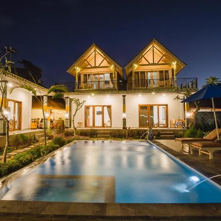 Pi Karya Beach Batununggul Exteriör bild